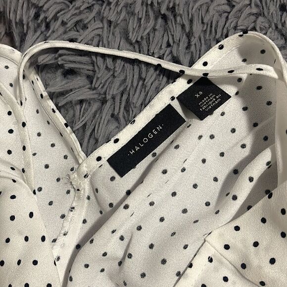 Halogen | V-Back Woven Top - Picture 4 of 4